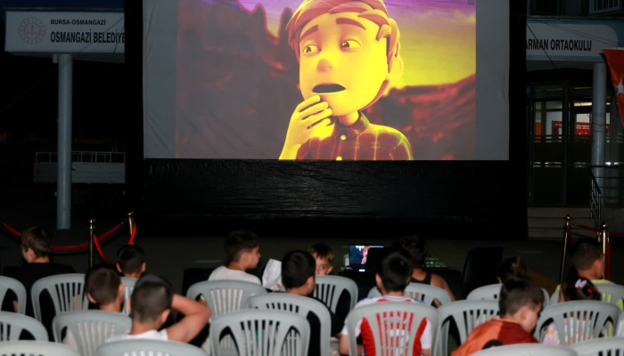 Osmangazi Belediyesi Çocuklara Yazlık Sinema Keyfi Yaşatıyor