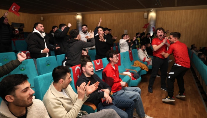 Milli Maç Heyecanı Osmangazi’de Dev Ekranda Yaşandı