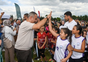 Mini Voleybol Şenliği’nde Çocuklar Madalyalarını Aldı
