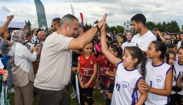 Mini Voleybol Şenliği’nde Çocuklar Madalyalarını Aldı