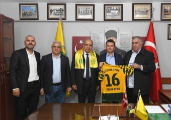 Başkan Erkan Aydın İstiklal Mahallesi’nde Vatandaşlarla Buluştu