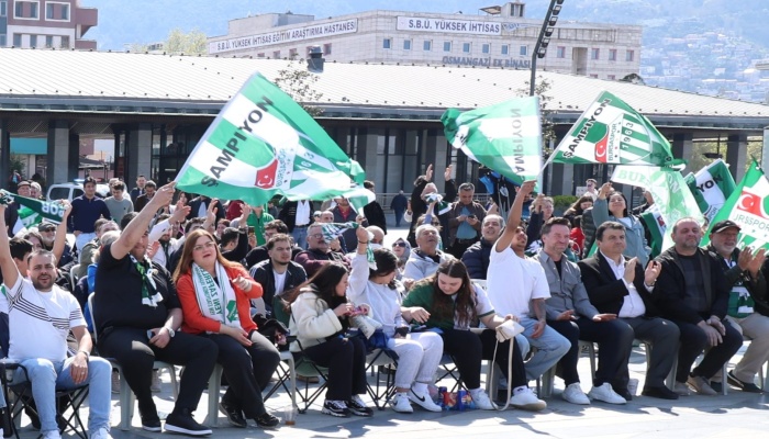 Osmangazi Meydanı’nda Bursaspor Coşkusu Zirve Yaptı