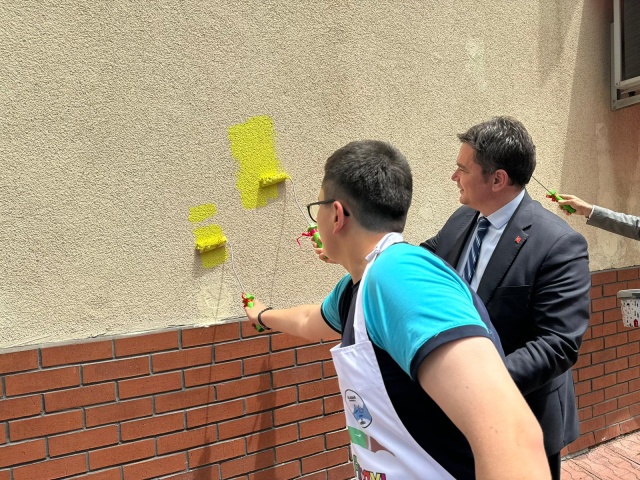 Başkan Aydın, Öğrencilerin Karne Heyecanına Ortak Oldu