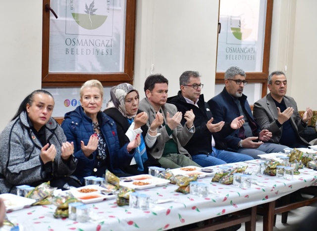 Osmangazi’de Ramazan Hem Sofralarda Hem Meydanlarda Yaşanıyor