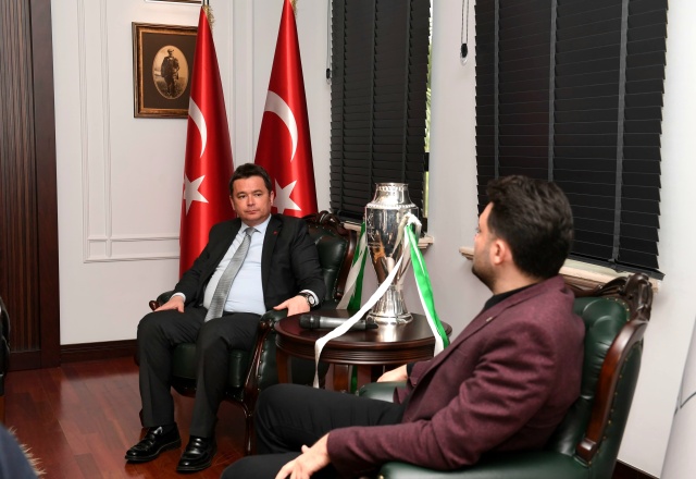 Şampiyonluk Kupası Başkan Aydın’ın Ellerinde