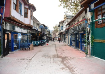 Osmangazi Belediyesi, Arap Şükrü Sokağı’nı Tarihi Kimliğine Kavuşturuyor