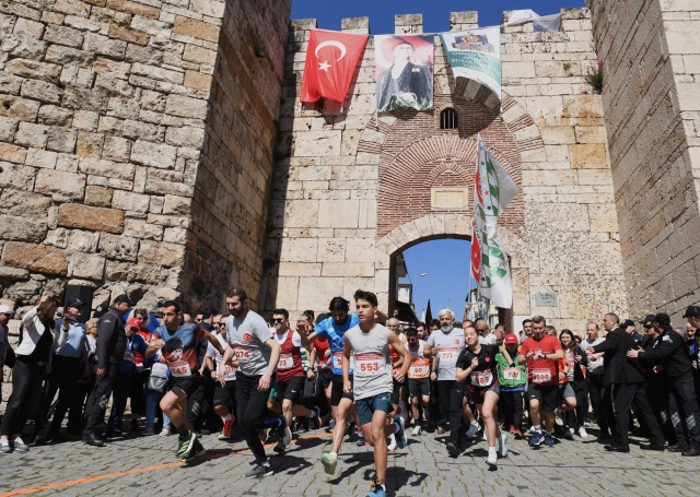 Uluslararası Osmangazi Tarihi Kent Koşusu Coşkusu Yaşandı