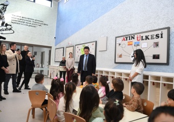 Başkan Aydın Miniklerin Karne Heyecanına Ortak Oldu