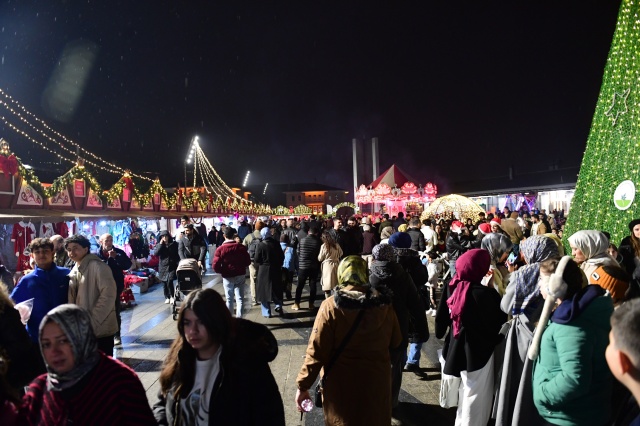 Yeni Yıl Festivali Osmangazi Meydanı’nda Yoğun İlgi Görüyor