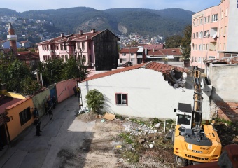 Osmangazi Belediyesi’nden Tarihi Koruyan Yıkım