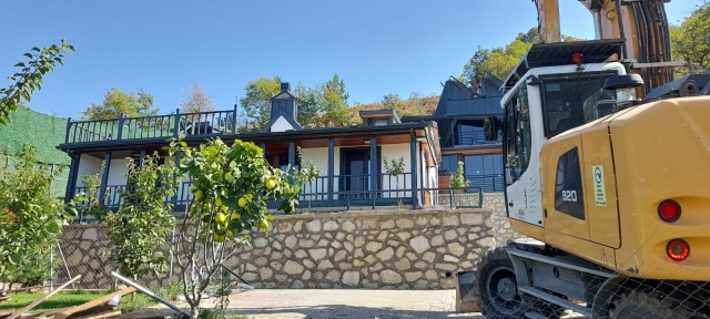 Gökçeören’de Kaçak Bir Villa Daha Yıkıldı