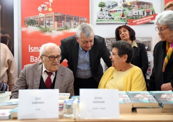 Şenal Sarıhan ve Zeki Sarıhan’a Kitapseverlerden Yoğun İlgi