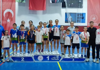 Osmangazili Badmintoncular Madalyaya Doydu