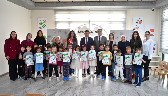 Çocukların Karnelerini Başkan Erkan Aydın Verdi