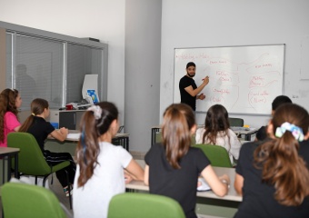 Yabancı Üniversite Öğrencilerinden Osmangazili Çocuklara İngilizce Eğitimi