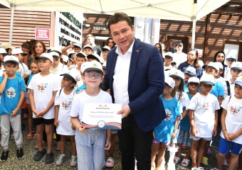 Osmangazi’nin Yüzme Kurslarında 6 Bin Öğrenci Yüzme Öğrendi