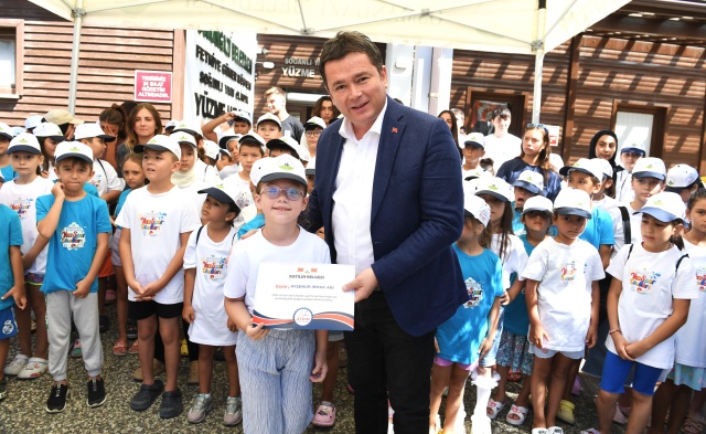 Osmangazi’nin Yüzme Kurslarında 6 Bin Öğrenci Yüzme Öğrendi