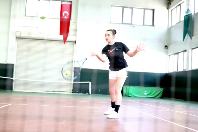 Osmangazi Belediyesi 19 Mayıs Coşkusunu Tenis Kortlarına Taşıdı