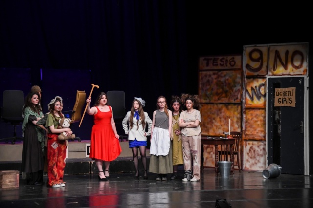 Osmangazi’de Gençlerin Tiyatro Performansı Damga Vurdu