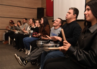 Liseli Öğrenciler ve Engelli Bireyler Osmangazi’de Ortak Gösteri Yaptı