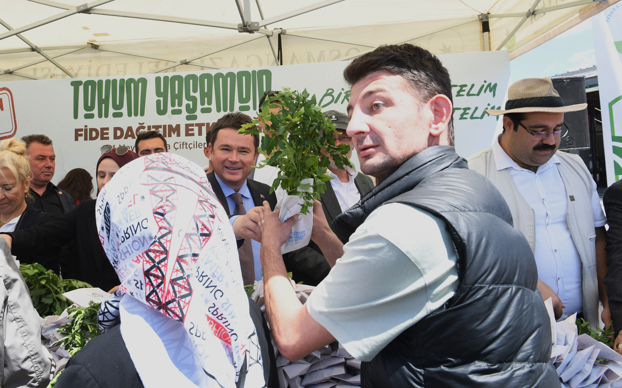 Osmangazi Belediyesi'nden Ücretsiz Fide Dağıtımı | Osmangazi Belediyesi