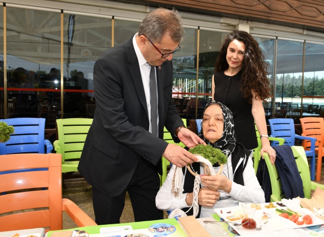 Alzheimer Hastaları İçin Anneler Günü Kutlaması