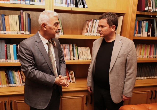 ÇGD Bursa Şubesi Osmangazi’ye Uğur Mumcu Kitaplarını Bağışladı