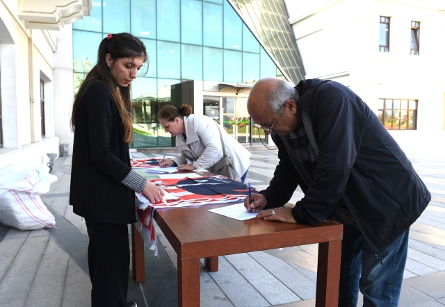 Osmangazi Belediyesi 10 Bin Ata Posteri Dağıtıyor