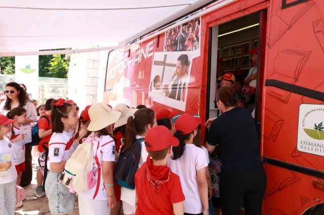 Osmangazi Belediyesi Çocuklara Kitap ve Tarih Sevgisi Aşılıyor