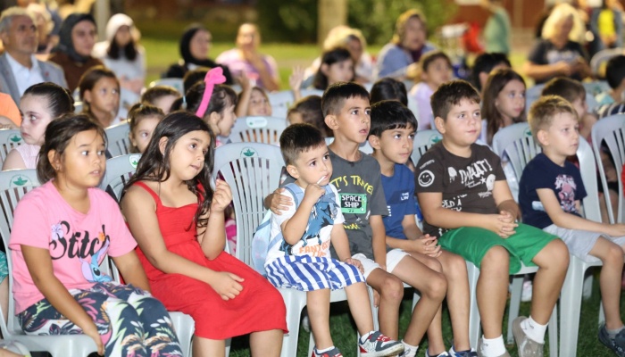 Soğukkuyu Parkı’nda Çocukların Sinema Keyfi