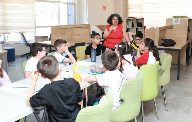 Osmangazi’de Çocuklar Hayallerini Kağıda Döküyor