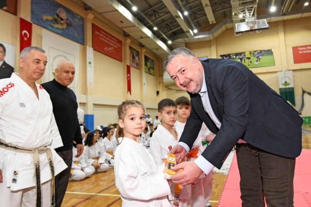 Osmangazi’de 300 Karateci Kuşak Sevinci Yaşadı
