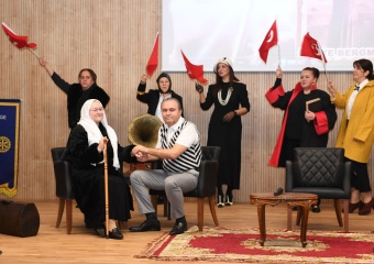 "Zamansız Kadınlar" Oyunu Osmangazi’de Sahne Aldı