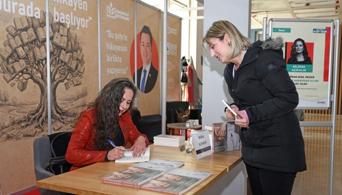 Nilüfer Açıkalın Osmangazi’de Okurlarıyla Buluştu