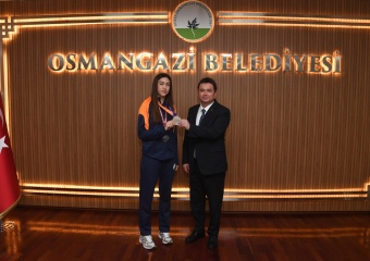 Osmangazili Sporcular Bursa’ya Türkiye Rekoru, Birincilik ve Avrupa Derecesiyle Döndü