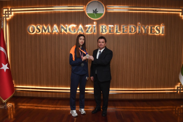 Osmangazili Sporcular Bursa’ya Türkiye Rekoru, Birincilik ve Avrupa Derecesiyle Döndü