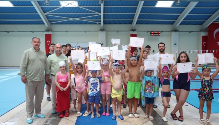 Osmangazi’de Geleceğin Yüzücüleri Sertifikalarını Aldı