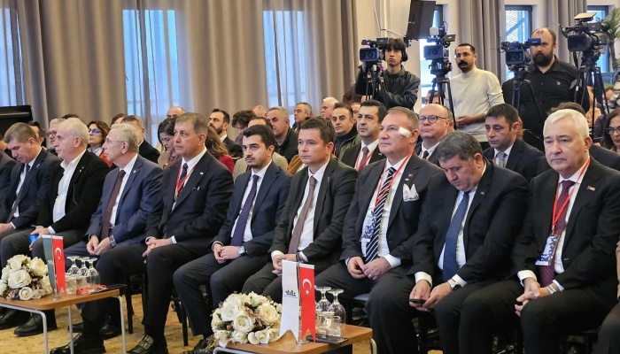 Başkan Aydın Afetlere Dirençli Kentler Paneli’ne Katıldı