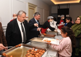 Osmangazi Belediyesi Panayırda İftar Sofrası Kurdu