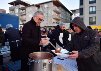 Ramazan Bereketi Geçit Mahallesi’nde Aynı Sofrada Paylaşıldı