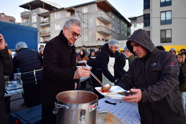 Ramazan Bereketi Geçit Mahallesi’nde Aynı Sofrada Paylaşıldı