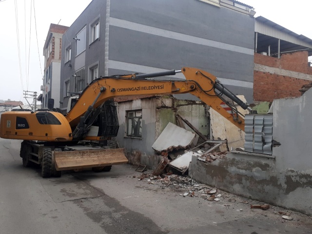 Osmangazi’de 100 Metruk Bina Yıkıldı