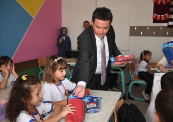 Başkan Erkan Aydın’dan Öğrencilere İlk Ders Sürprizi