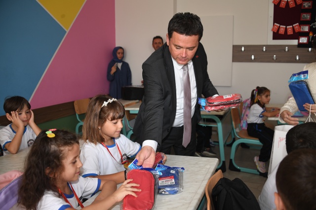 Başkan Erkan Aydın’dan Öğrencilere İlk Ders Sürprizi