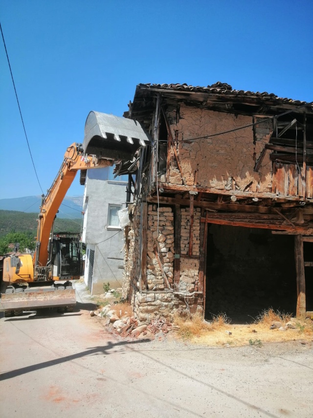 Daha Güvenli Bir Osmangazi İçin Metruk Binalar Yıkılıyor