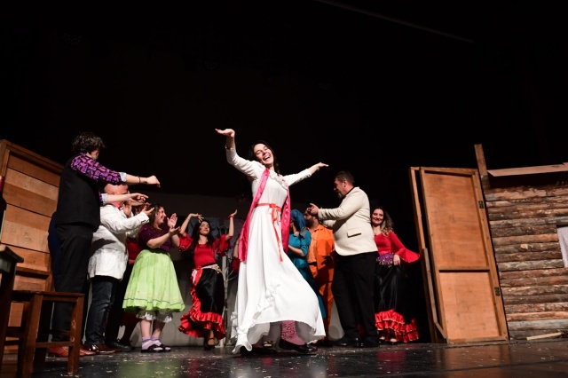 ‘Deli Ayten’ Müzikali Yüreklere İşledi