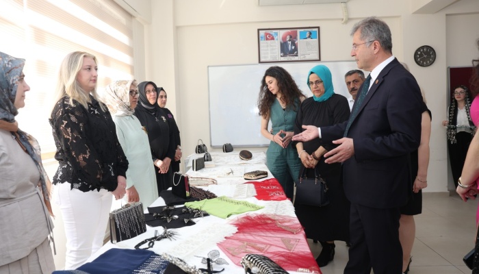 OSMEK Kursiyerlerinin Eserleri Hüdavendigar’da Sergilendi