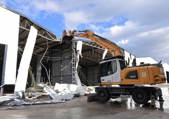 Osmangazi’de Tarım Arazilerindeki Kaçak Depolar Yıkılıyor