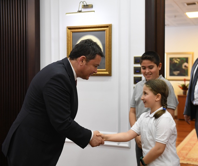 Başkan Aydın Koltuğunu Çocuklara Bıraktı