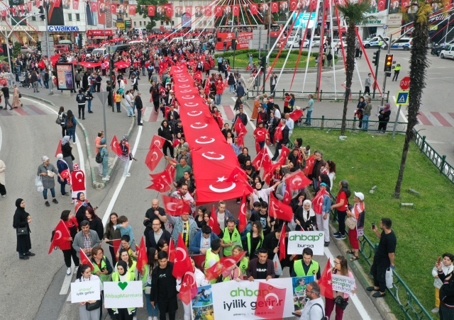 19 Mayıs coşkusu caddelere sığmadı